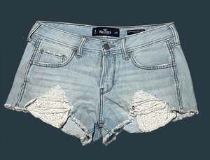 Hollister Low-Rise Boyfriend Distressed Lace Denim Shorts Size 5 / 27